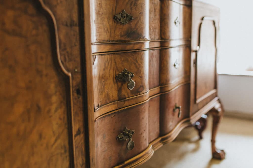 keep or dispose: is your oversized furniture worth moving? 1